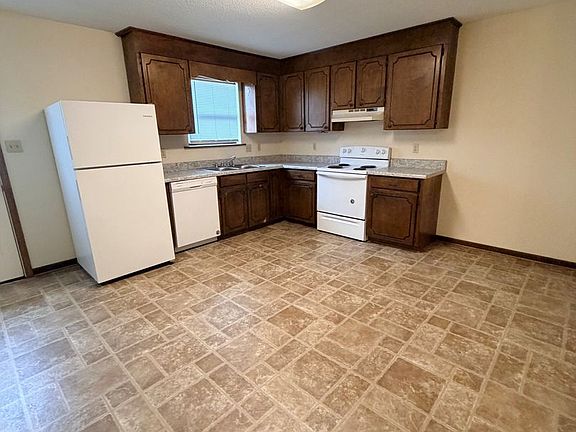 4th image of 1605 Westbrook Dr #C-2
