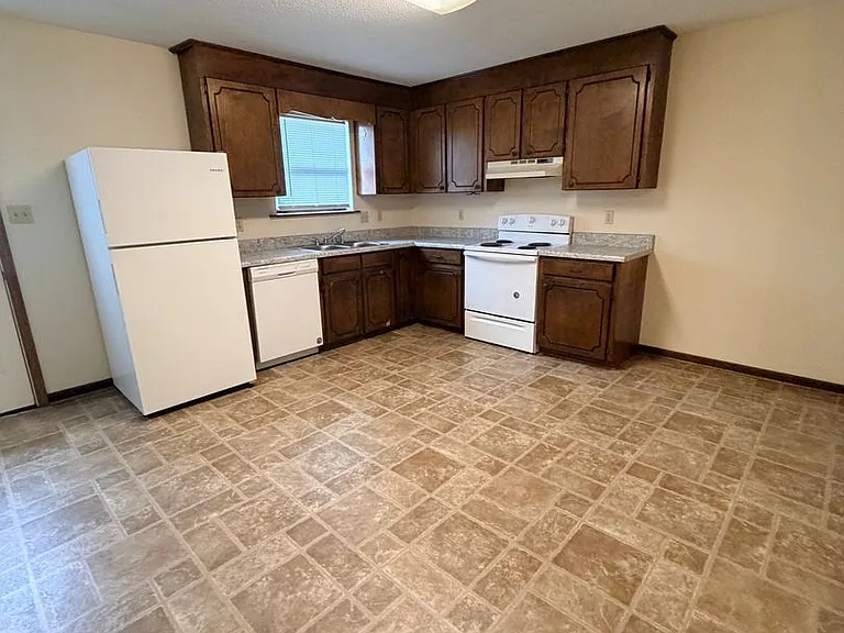 1605 Westbrook Dr #C-2 — Photo 4