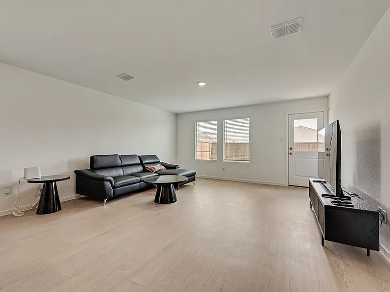 14112 Hammersmith St — Photo 8