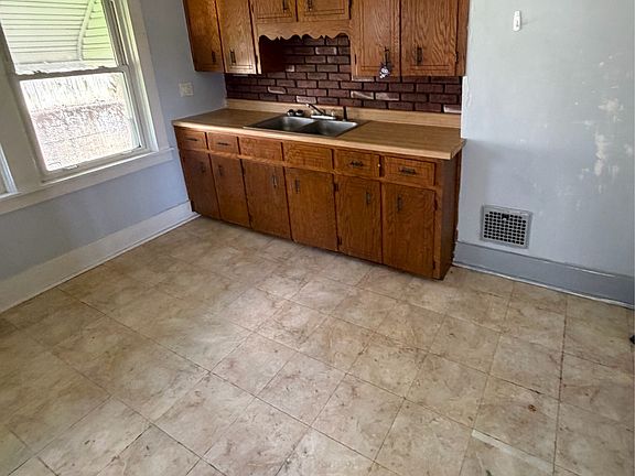 4th image of 3964-3968 Riley Ave #2