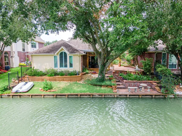 1247 Misty Lake Ct, Sugar Land, TX 77498