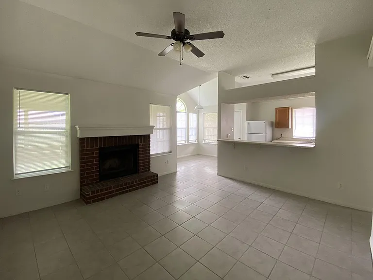 2707 Starling Dr — Photo 3