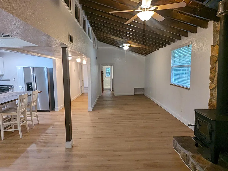 3190 Howard Ave — Photo 23