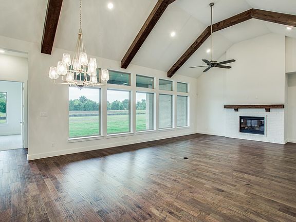 5th image of 296 Claire Ct