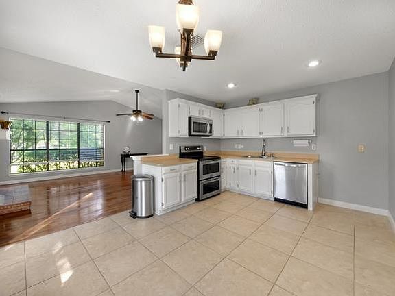 3rd image of 1402 Sage Cir