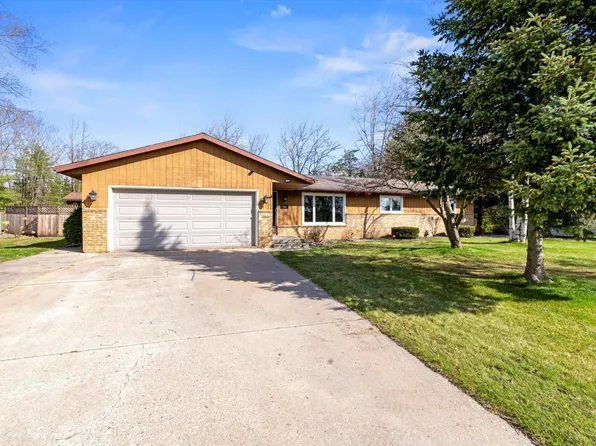 300 W Highland Dr, Oconto Falls, WI 54154