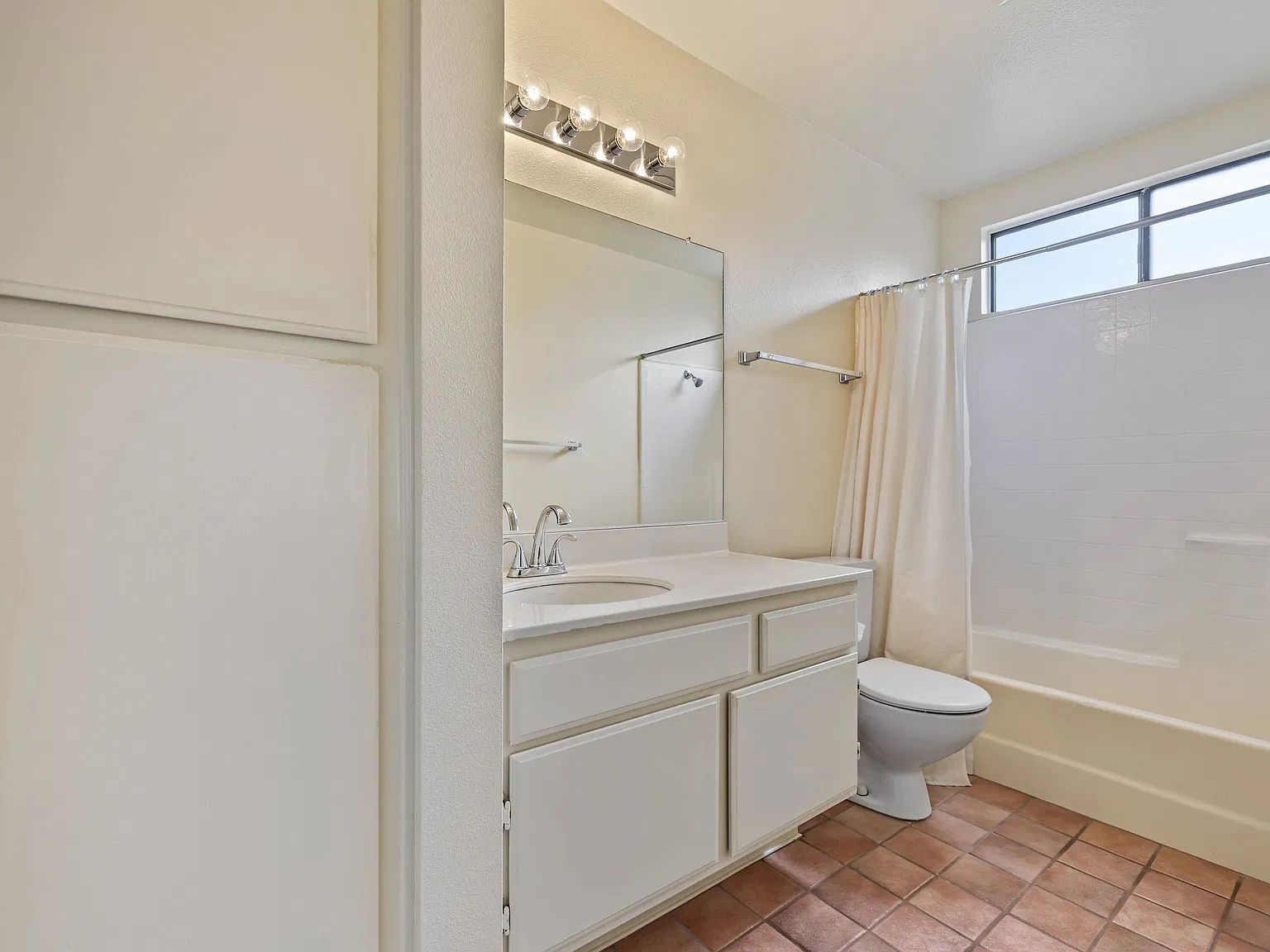2 bed, 954 sqft, $2,950 — Photo 3