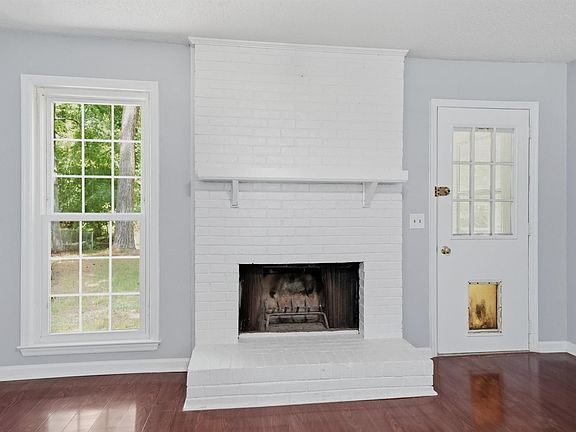 3rd image of 213 Southampton Dr