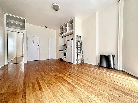 2nd image of 239 W 100th St APT 3F