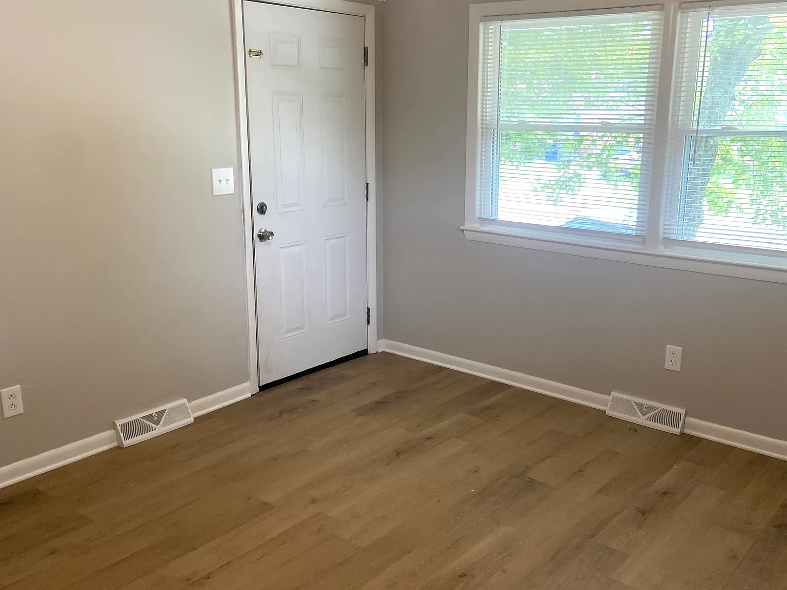 2 bed, 836 sqft, $1,350 — Photo 3