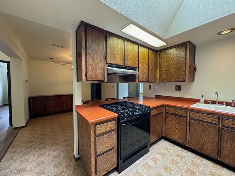 2437 Ridgewood Dr — Photo 40