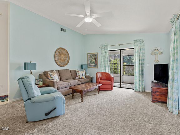 3rd image of 416 Village Ct