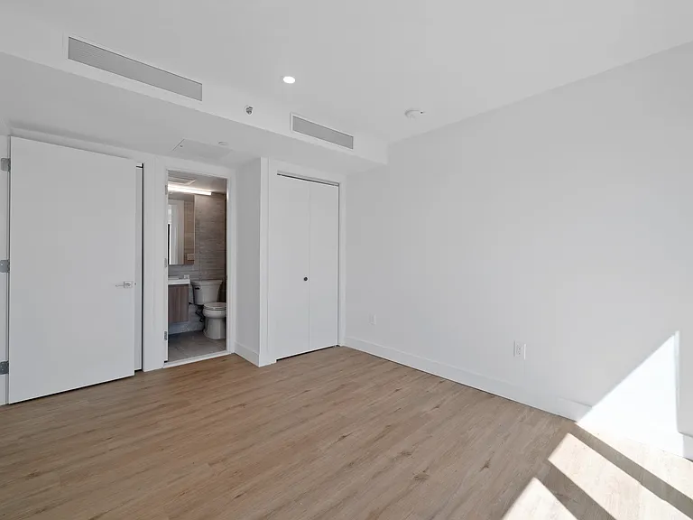 2516 37th Ave #4D — Photo 11
