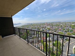 200 Winston Dr APT 2517, Cliffside Park, NJ 07010