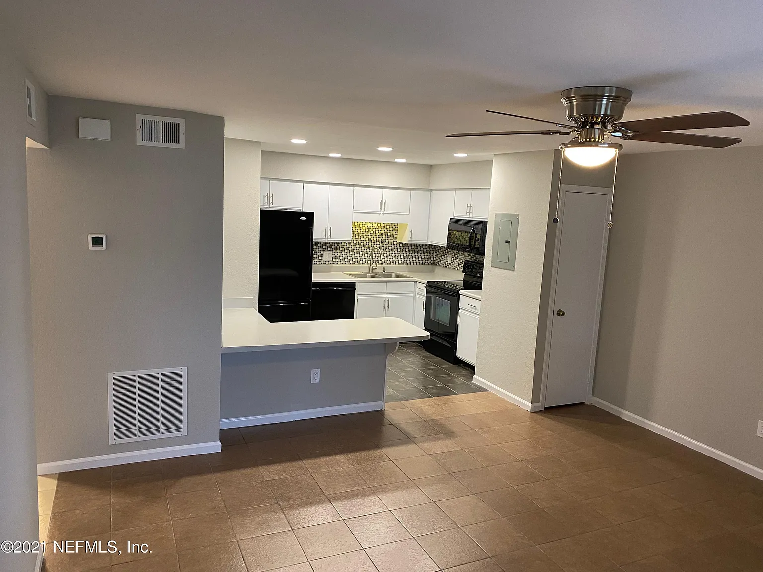 2 bed, 1.0 bath, 800 sqft, $1,399 — Photo 4