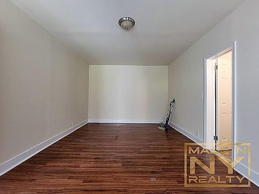 4th image of 11880 Metropolitan Ave APT 1EE