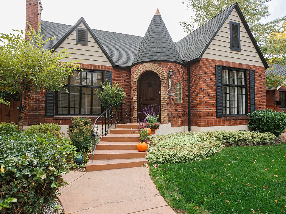 850 Walker - front entrance