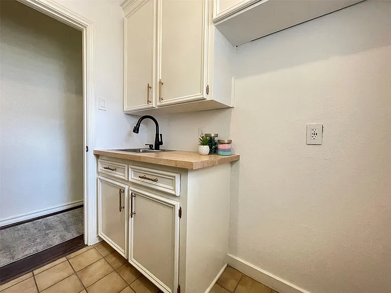 1715 Country Squire Dr — Photo 16