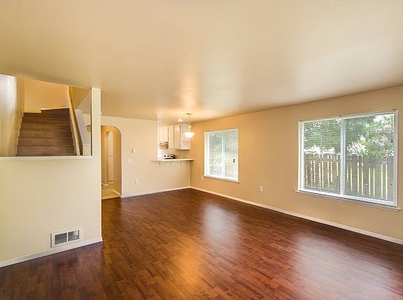 5th image of 616 Pine Ave