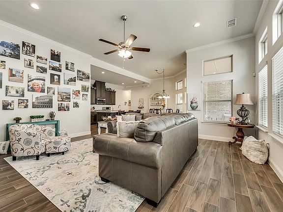 4th image of 704 10th St