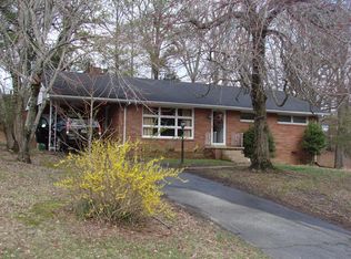 24 N Hillcrest Dr, Paris, TN 38242