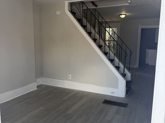 2nd image of 613 Willow St