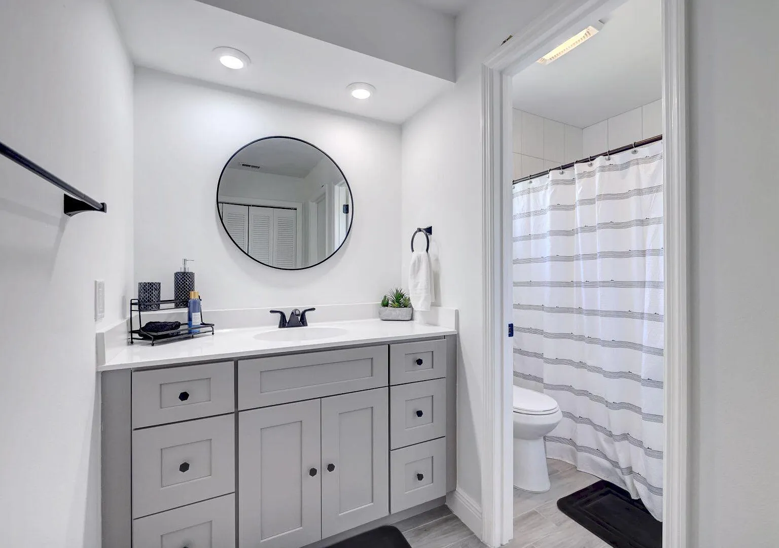 3 bed, 2.0 bath, 2022 sqft, $2,600 — Photo 1