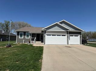1540 Rockwell Trl, Vermillion, SD 57069