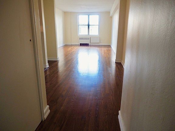 3rd image of 65 Park Ter W APT 6A