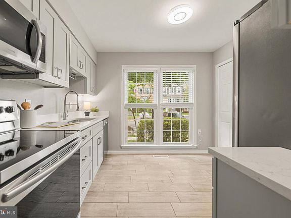4th image of 12710 Lockleven Ln