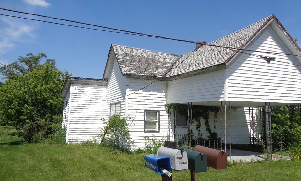 2nd image of 832 N Plum St