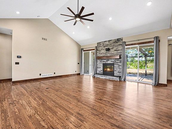 5th image of 6332 Woodland Hill Ct