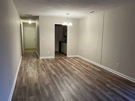 5th image of 300 Windsor Manor Way Unit F