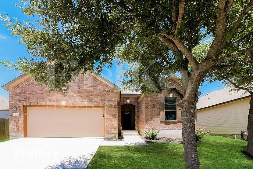 3 bed, 2.0 bath, 1660 sqft, $1,780 — Photo 1