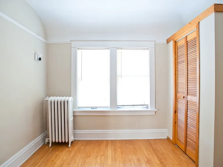 Freshly Renovated 2BR Apartments Near UWM Heat Included — Photo 17