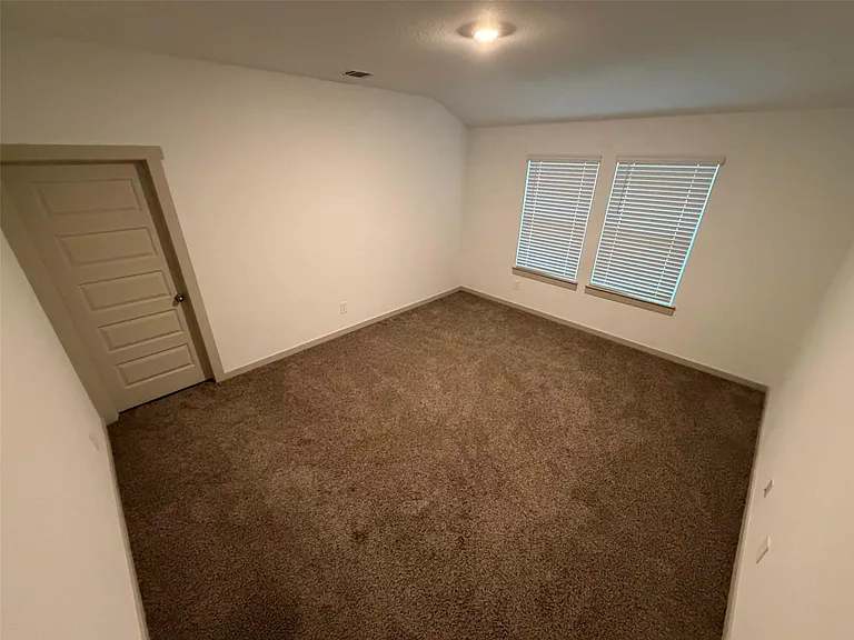 610 Lost Creek Dr — Photo 8