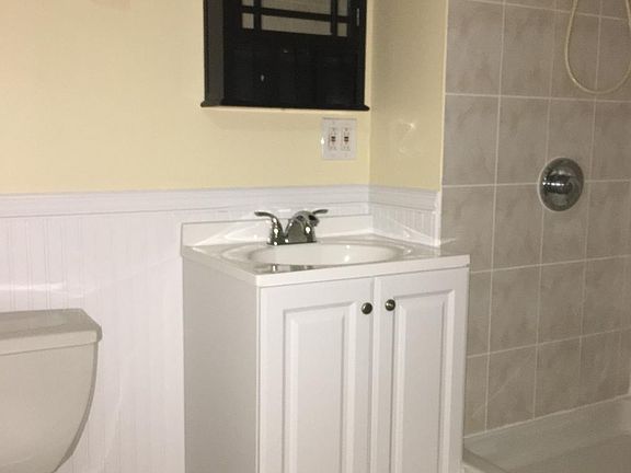 5th image of 421 E 238th St Fl 1