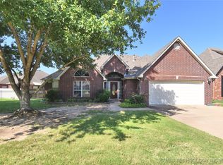 1726 E Holly Ave, Sand Springs, OK 74063