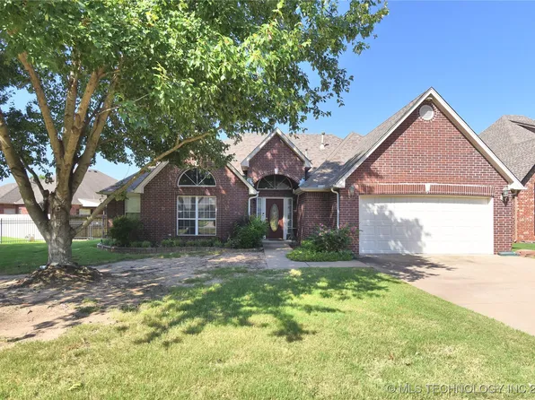 1726 E Holly Ave, Sand Springs, OK 74063