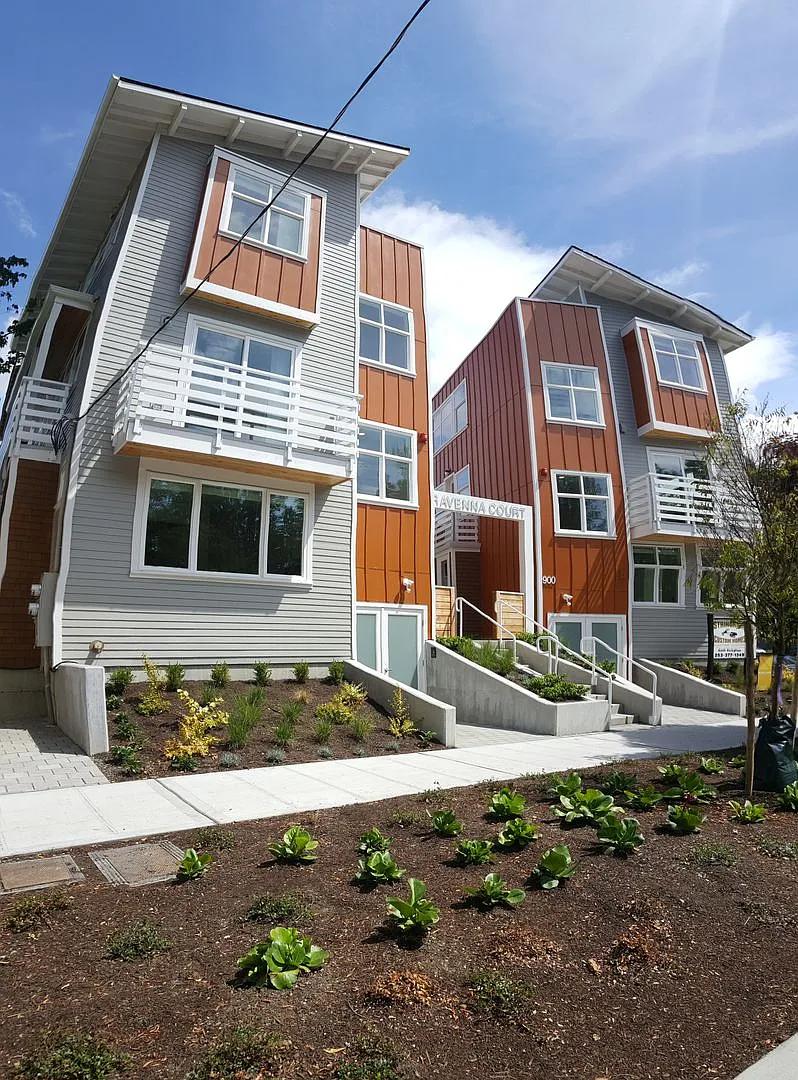 Beautiful Studio Apartments Situated in the Quiet Ravenna Neighborhood — Photo 3