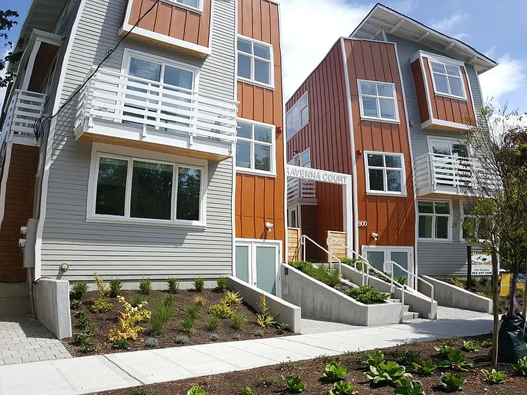 900 NE Ravenna Blvd — Photo 3
