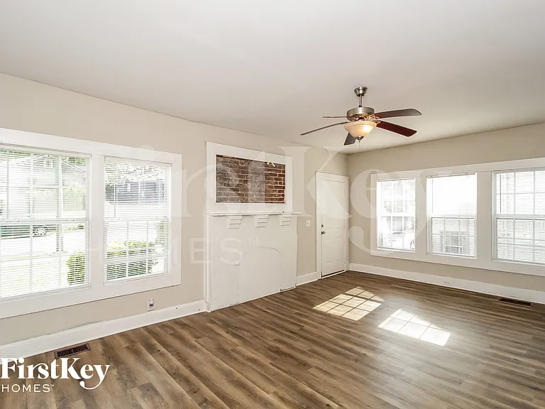 1387 Beecher St SW — Photo 5