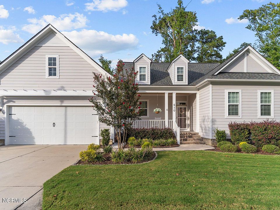 1st image of 610 Seathwaite Lane SE