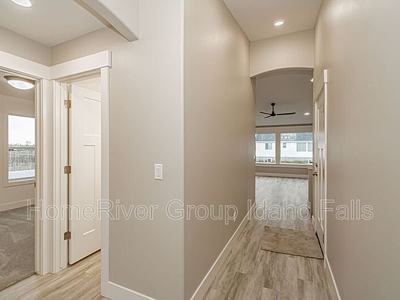 3rd image of 4048 N Barcelona Ave