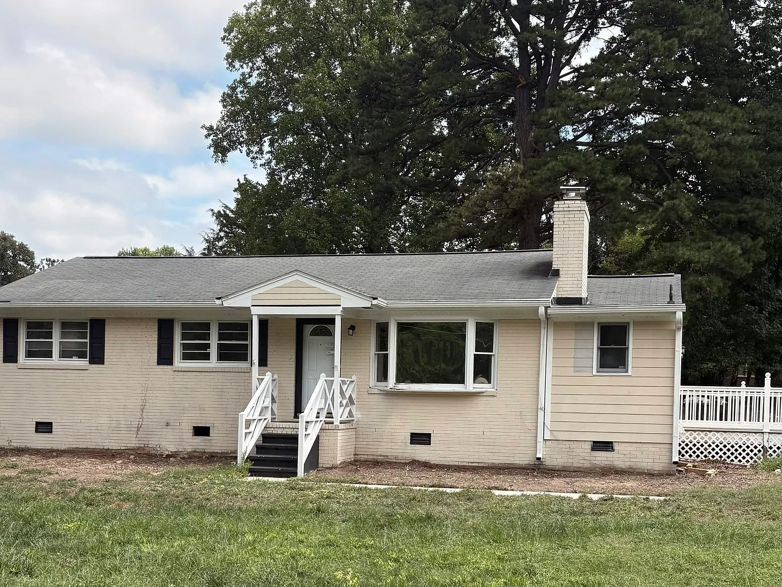 3 bed, 1.5 bath, 1274 sqft, $1,700 — Photo 2