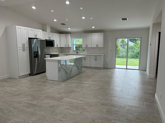3rd image of 5913 Seagrape Drive