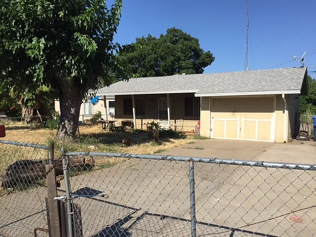 3905 Fig St photo 1