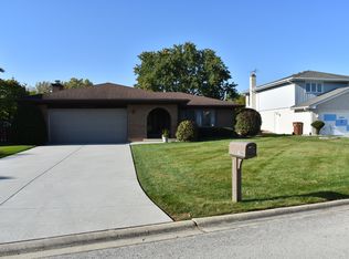 10865 Chaucer Dr, Willow Springs, IL 60480