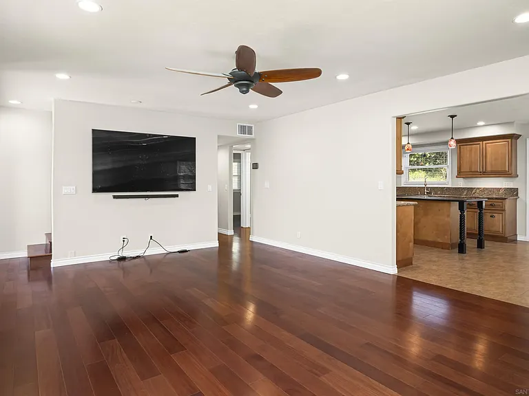 885 Eldorado Dr — Photo 7