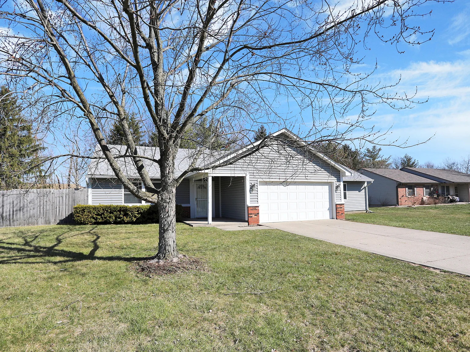 3 bed, 3.0 bath, 1872 sqft, $2,250 — Photo 2